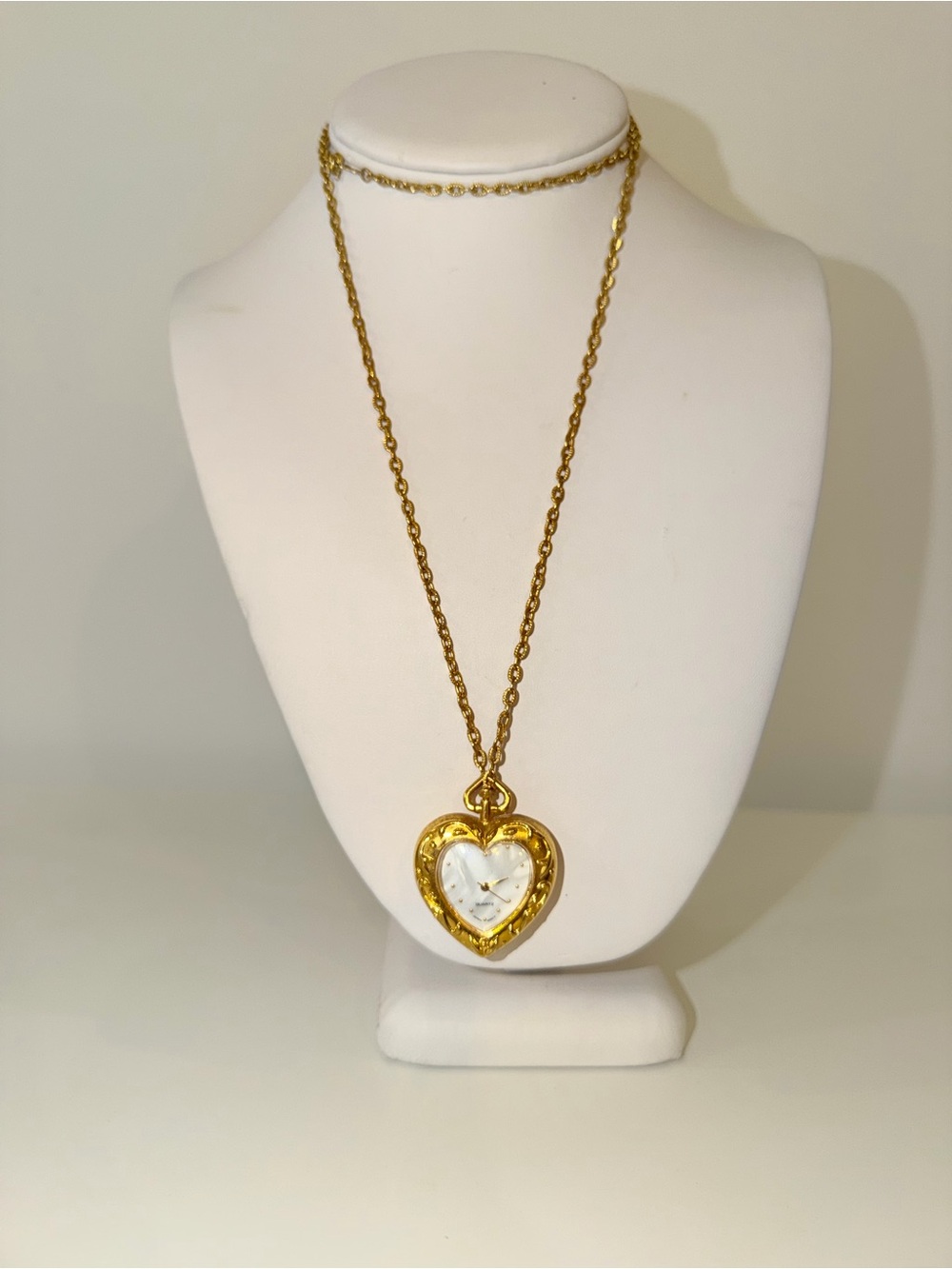 Vintage Avon Gold Heart Locket Pendant Necklace with Mother Of Pearl Face